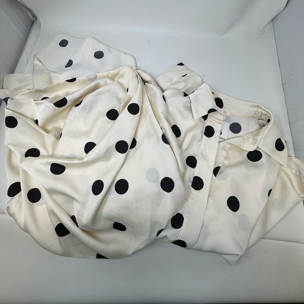 Luxxel cream & black polka dot top and skirt set sz M (VG condition)